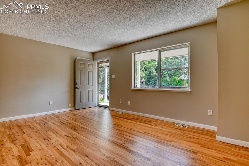 Listing 2355294, Image 8 of 50