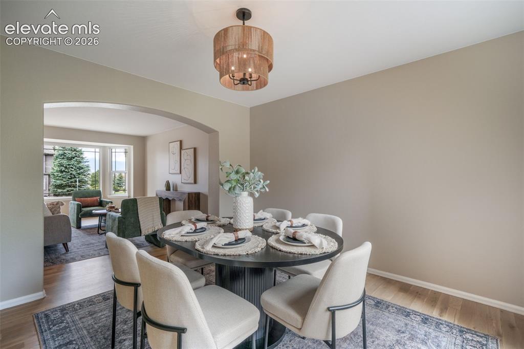 Image 18 of 50: Dining Area