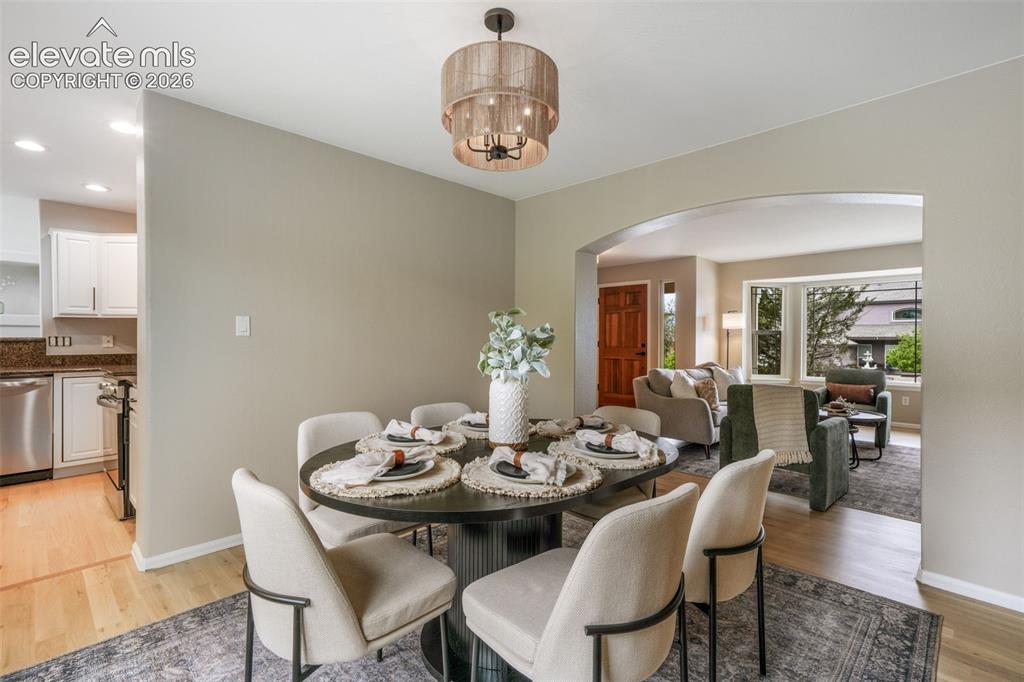 Image 19 of 50: Dining Area