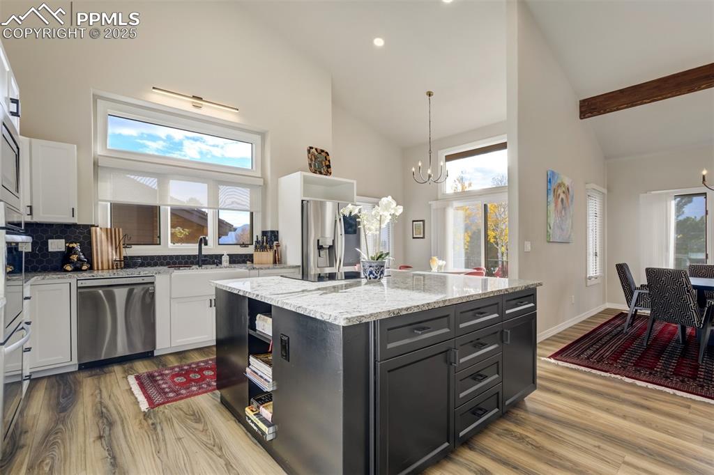 Image 13 of 33: Kitchen