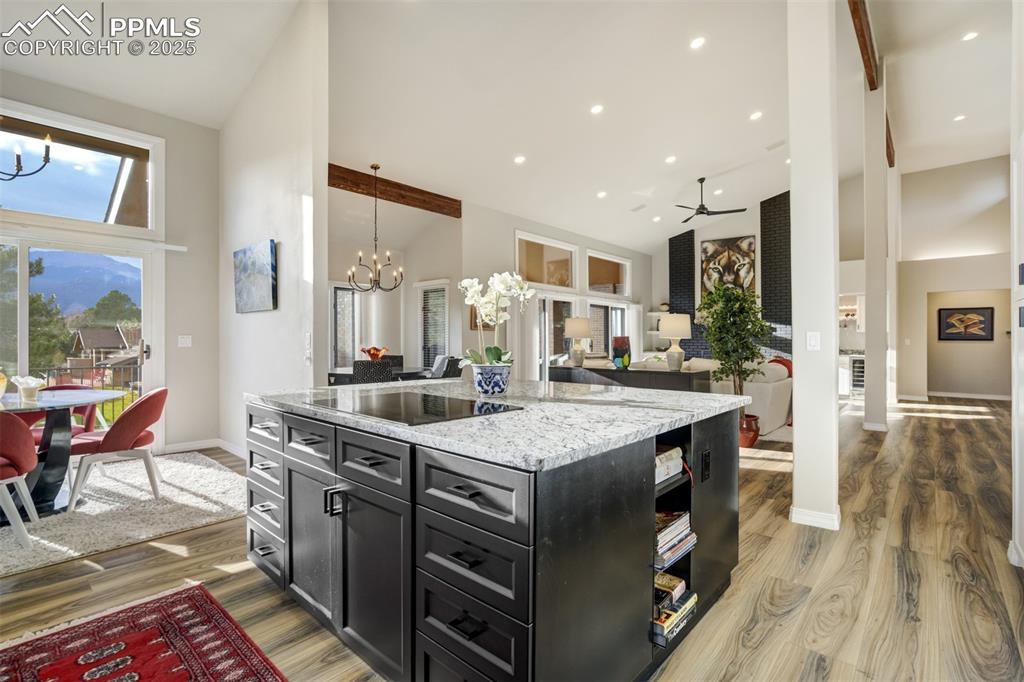 Image 14 of 33: Kitchen