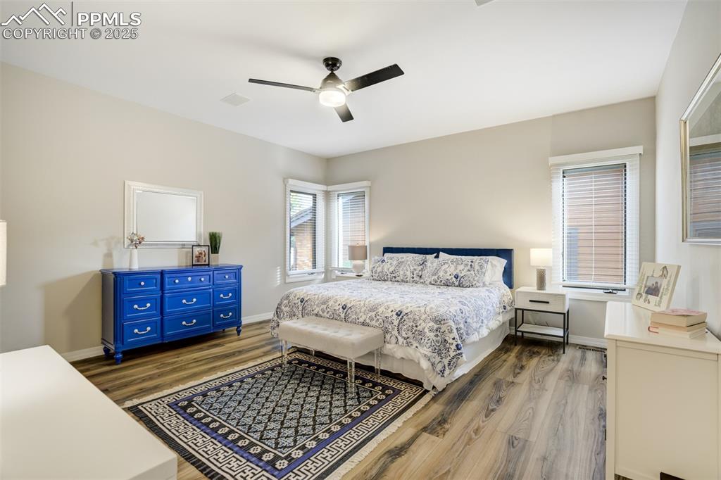 Image 21 of 33: Bedroom