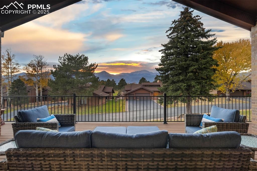 Image 27 of 33: Patio