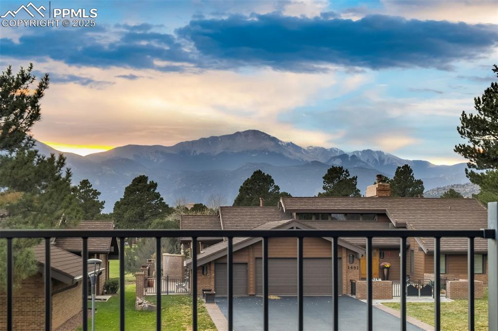 Image 28 of 33: View