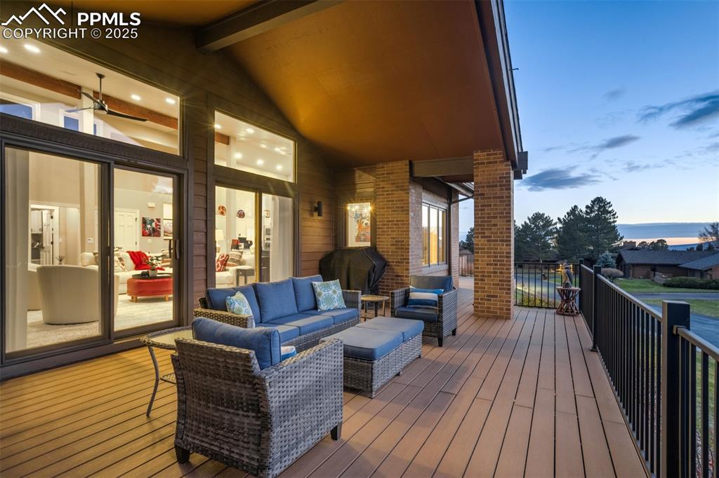 Image 29 of 33: Deck