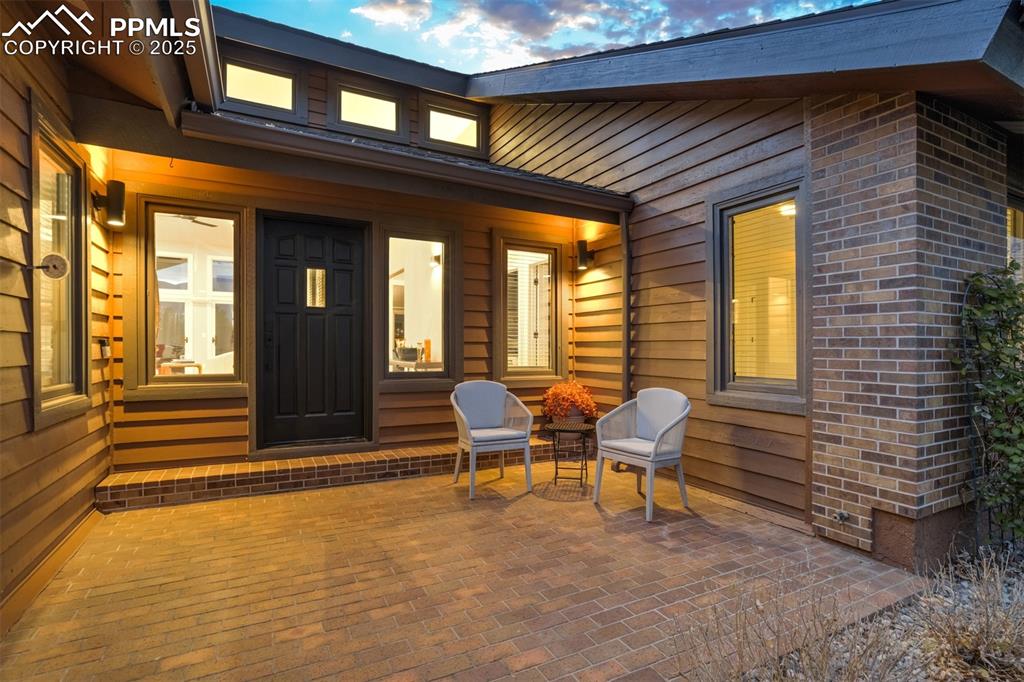 Image 4 of 33: Entry