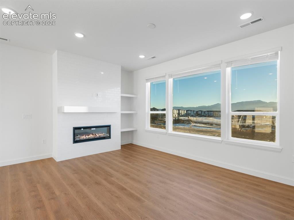 Image 10 of 30: Living Room