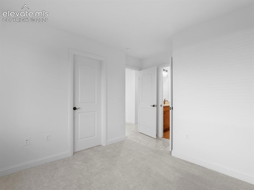 Image 17 of 30: Bedroom