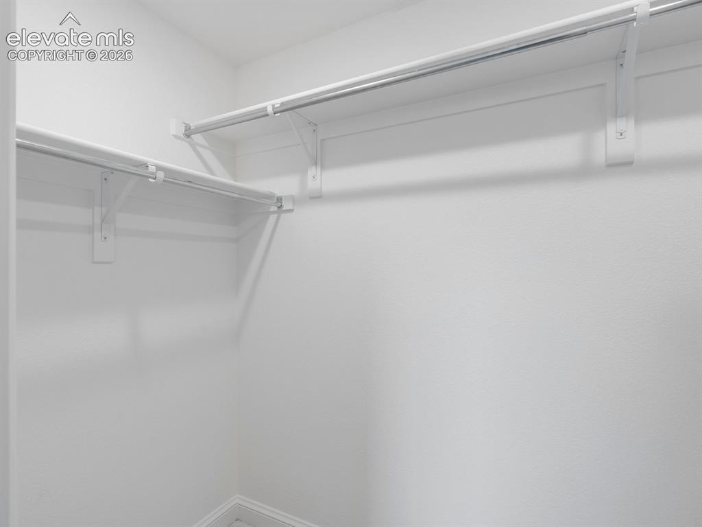 Image 26 of 30: Closet