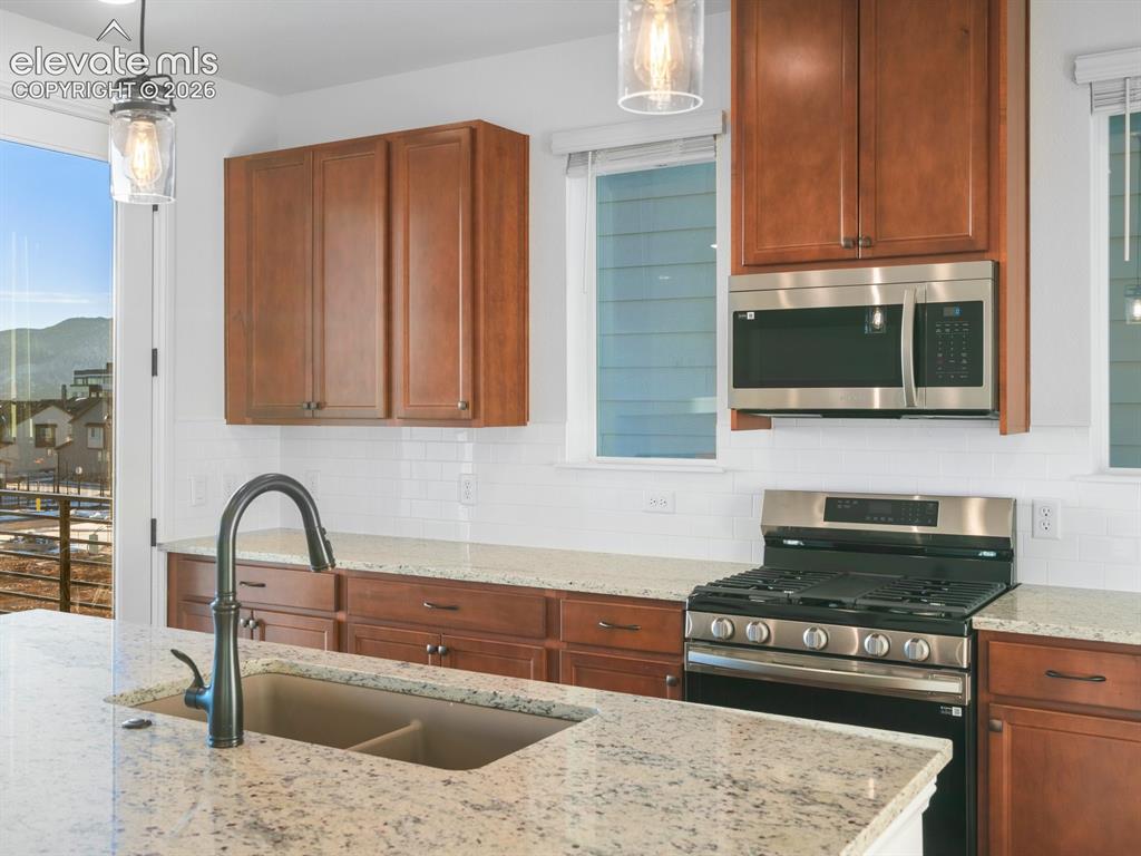 Image 4 of 30: Kitchen