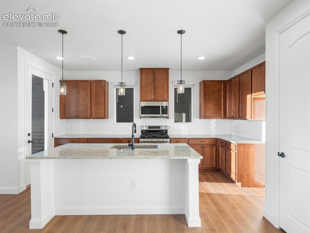 Image 5 of 30: Kitchen