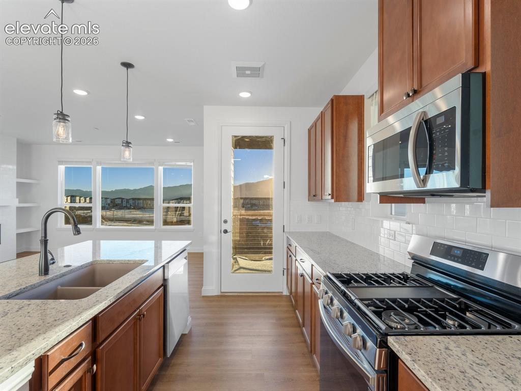 Image 8 of 30: Kitchen