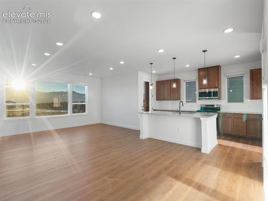 Image 9 of 30: Kitchen