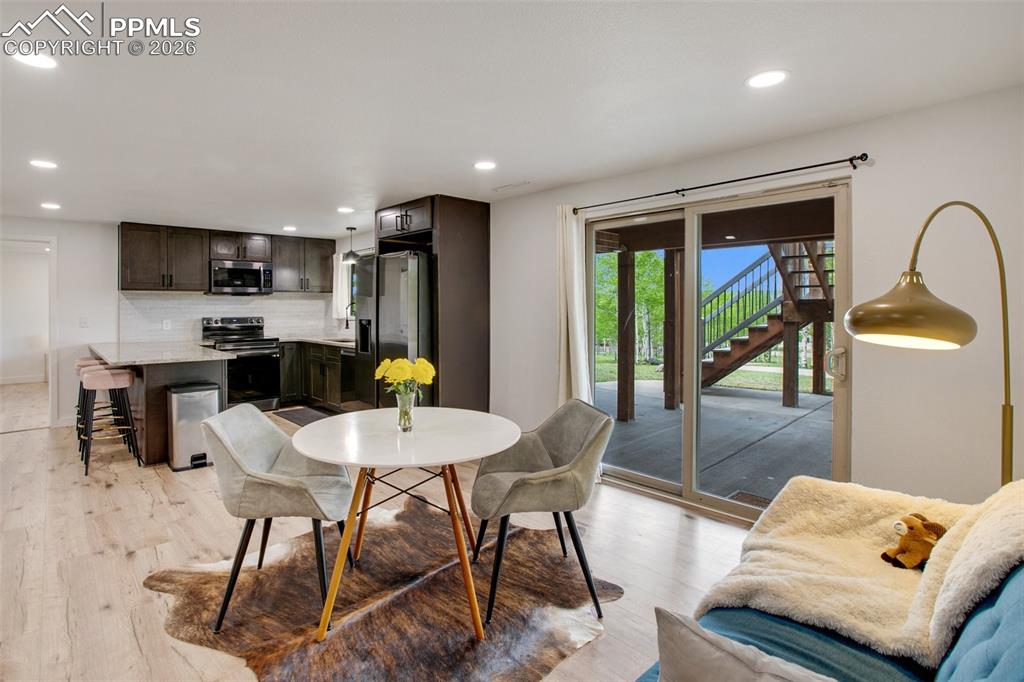 Image 20 of 50: Dining Area