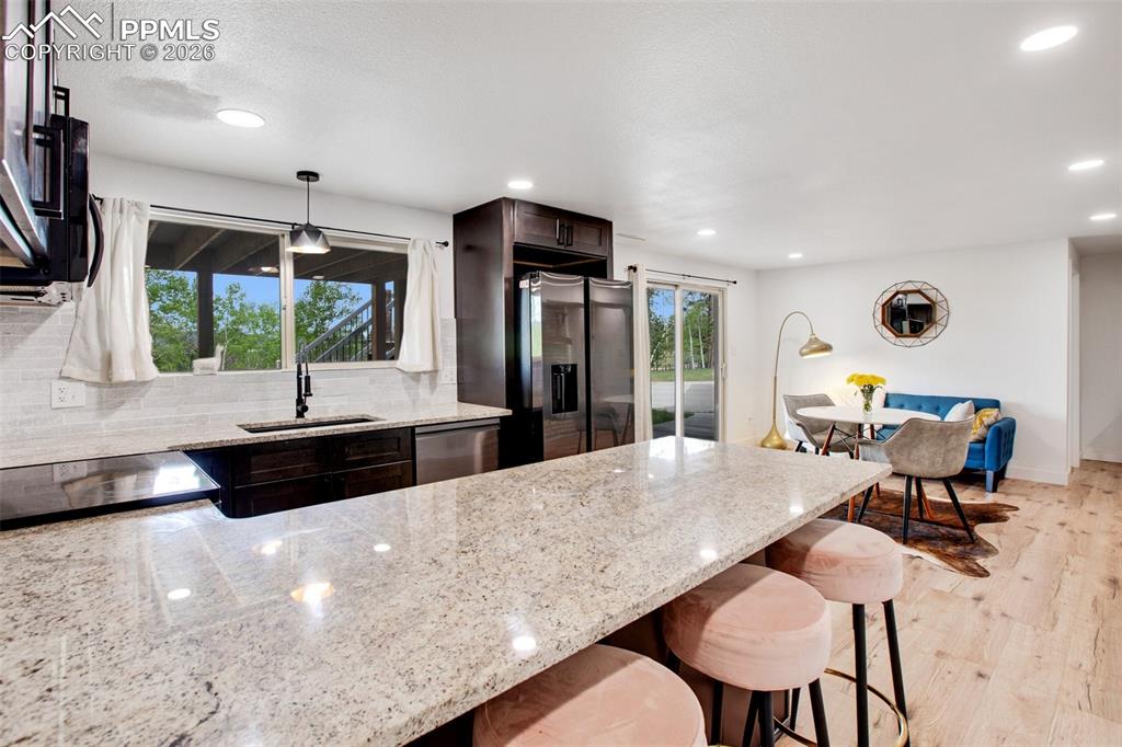 Image 21 of 50: Kitchen