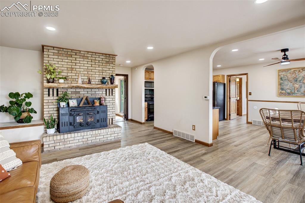 Image 3 of 50: Living Room