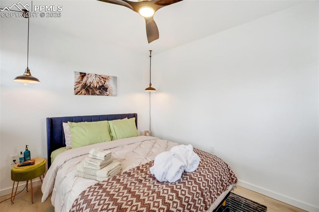 Image 46 of 50: Bedroom