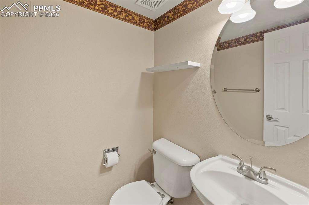 Image 15 of 48: Bathroom