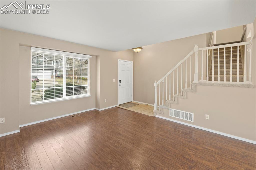 Image 21 of 48: Entry