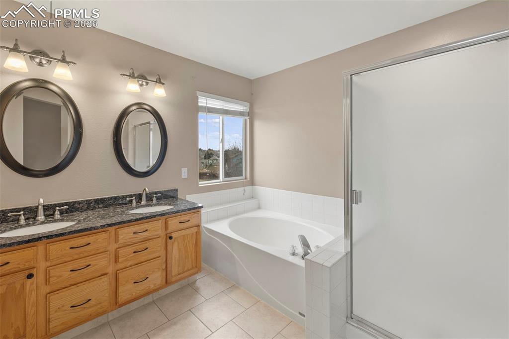 Image 26 of 48: Bathroom