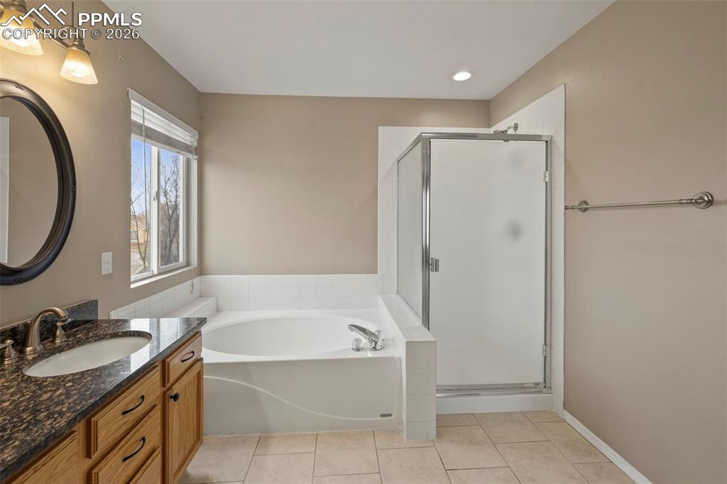 Image 28 of 48: Bathroom