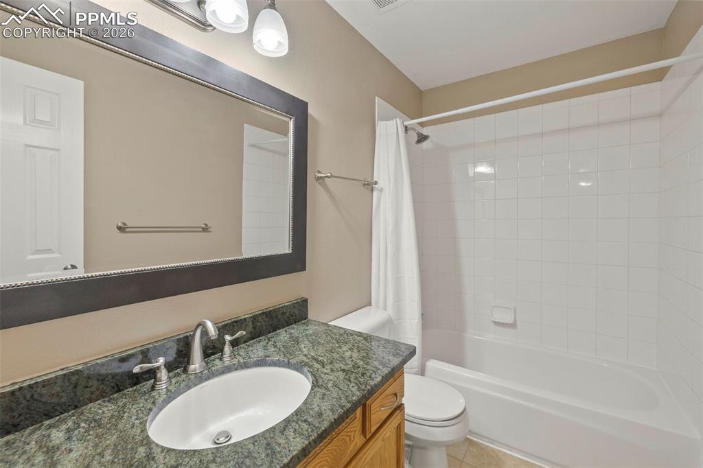 Image 29 of 48: Bathroom