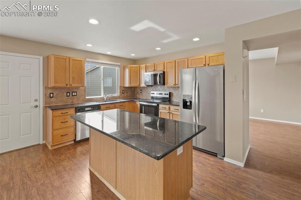 Image 4 of 48: Kitchen