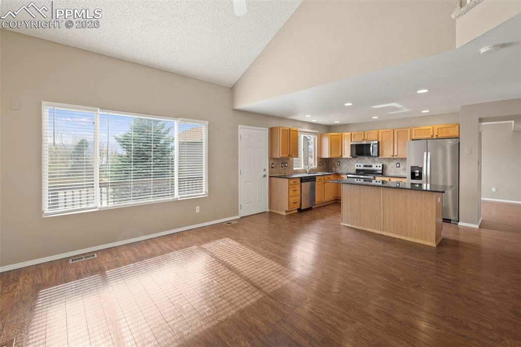 Image 9 of 48: Kitchen