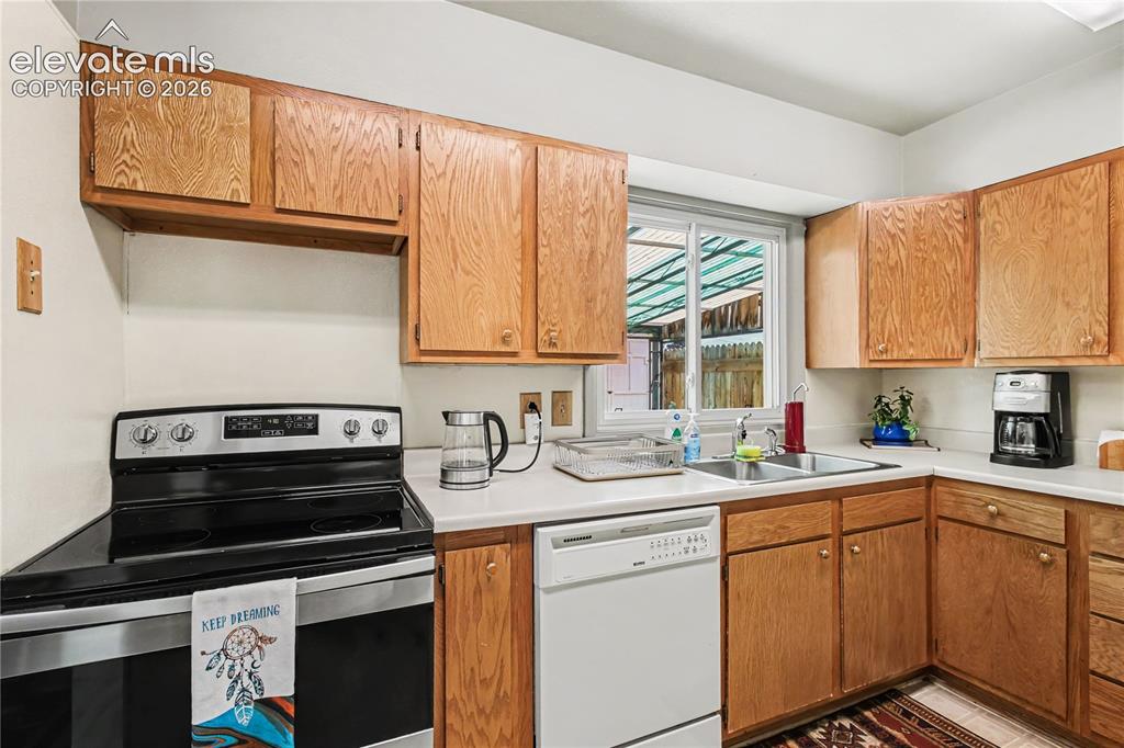 Image 8 of 24: Dining Area