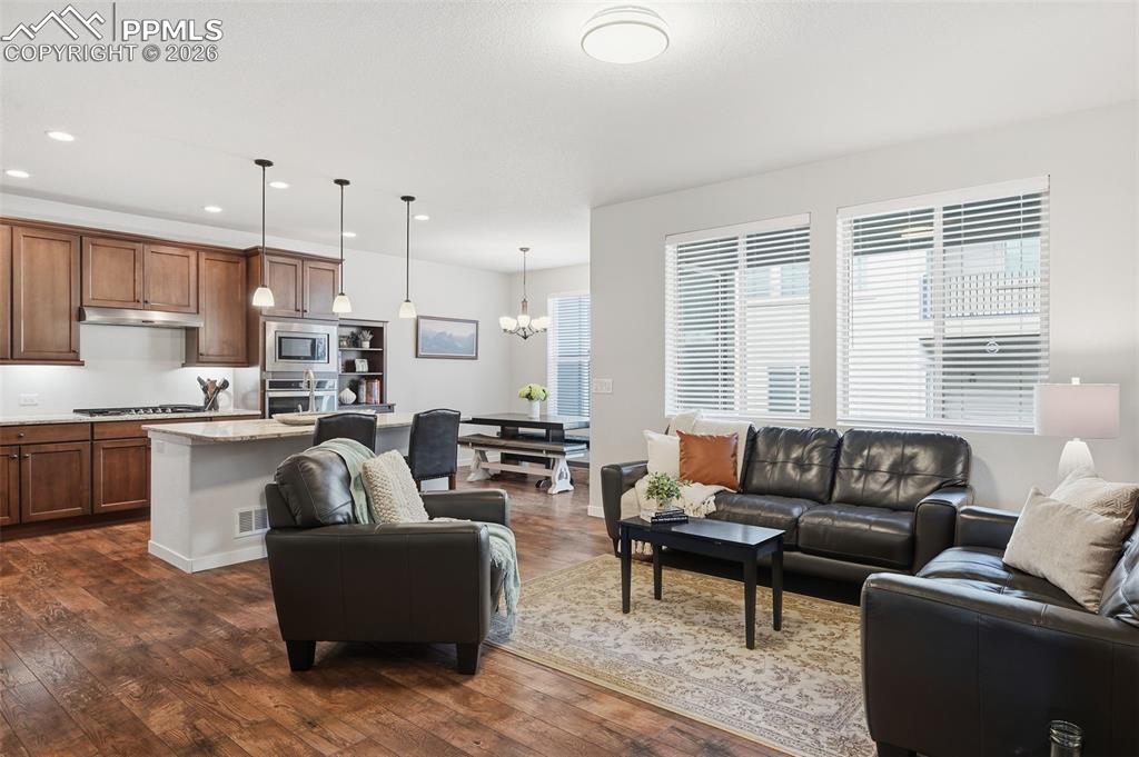 Image 11 of 39: Room for large furniture!