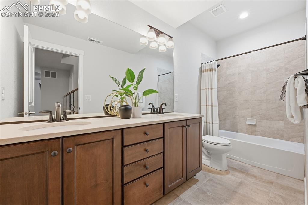 Image 30 of 39: Large basement bath with two sinks and extra counter space!
