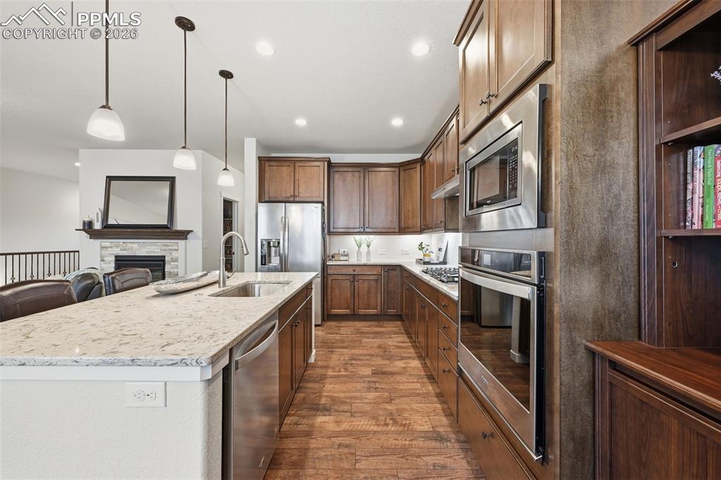 Image 6 of 39: Gorgeous quartz counter tops and plenty of cabinet space!