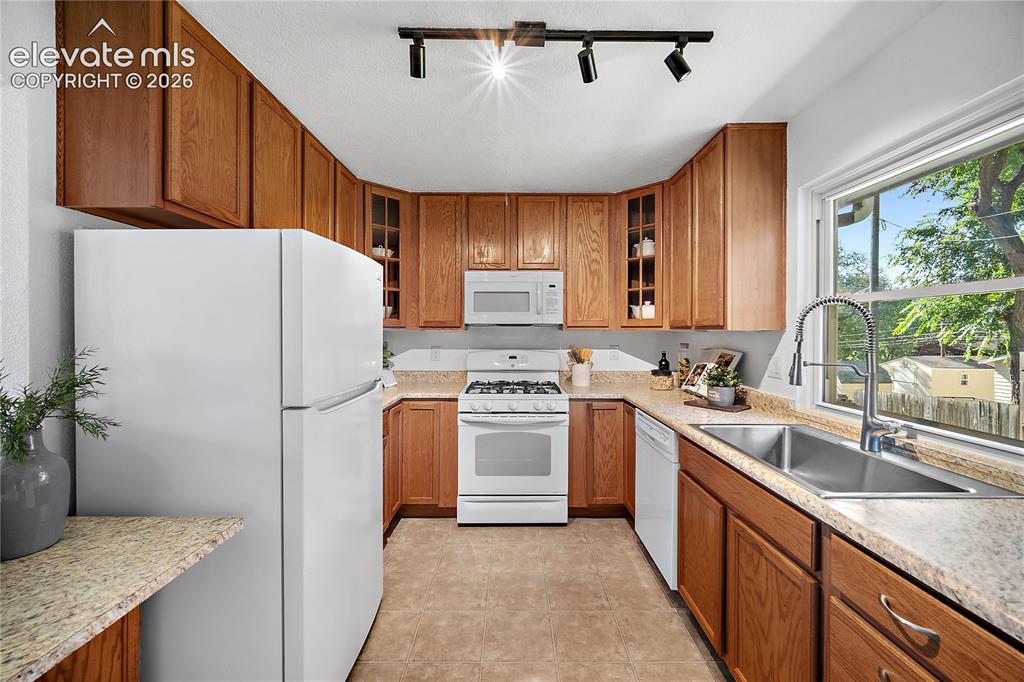 Image 12 of 41: Kitchen