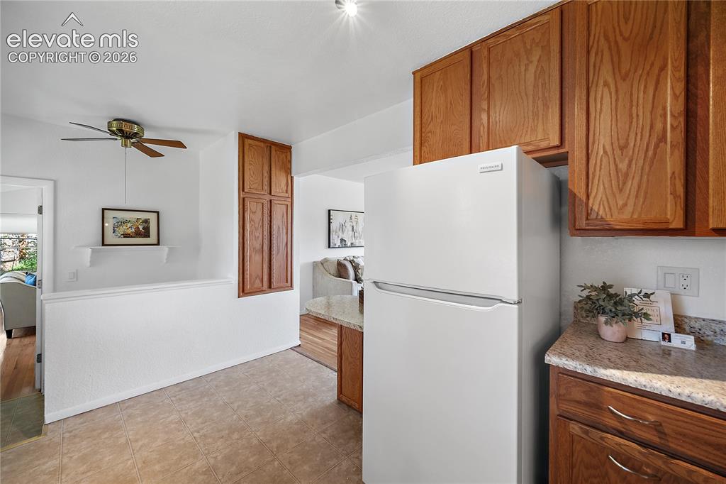Image 13 of 41: Kitchen