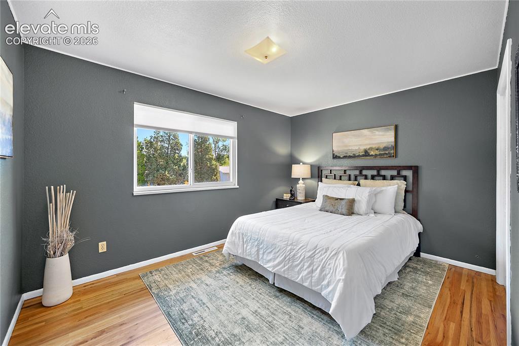 Image 14 of 41: Bedroom