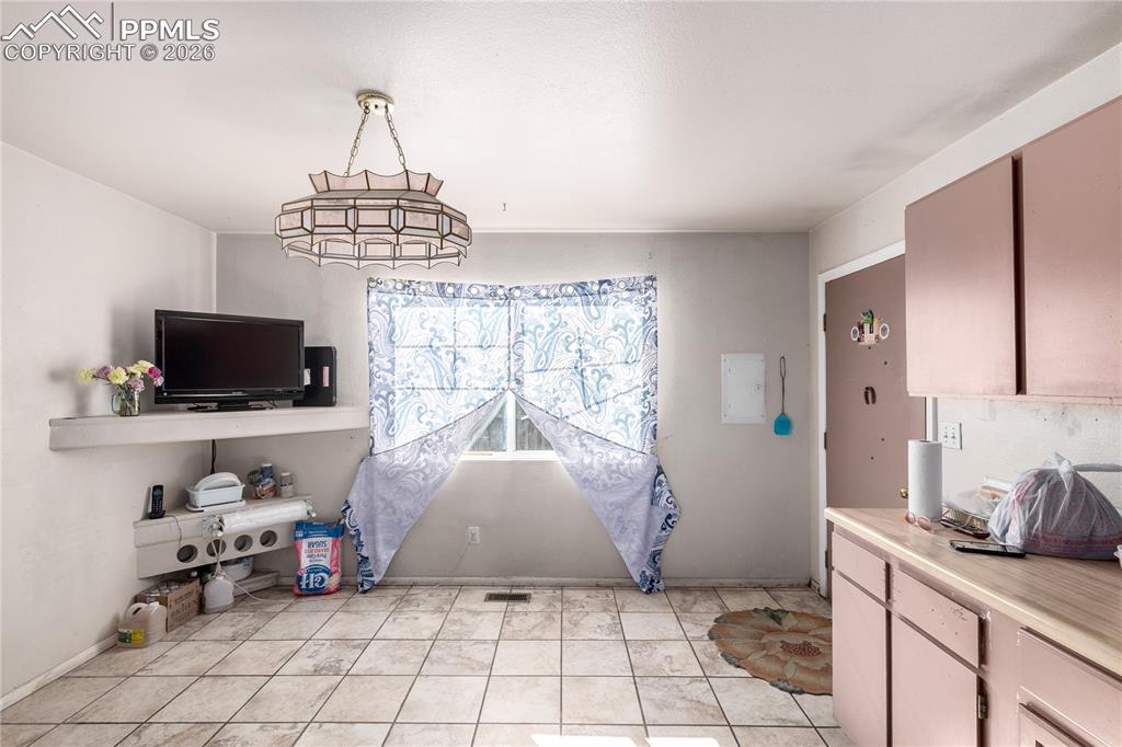 Image 14 of 35: Dining Area