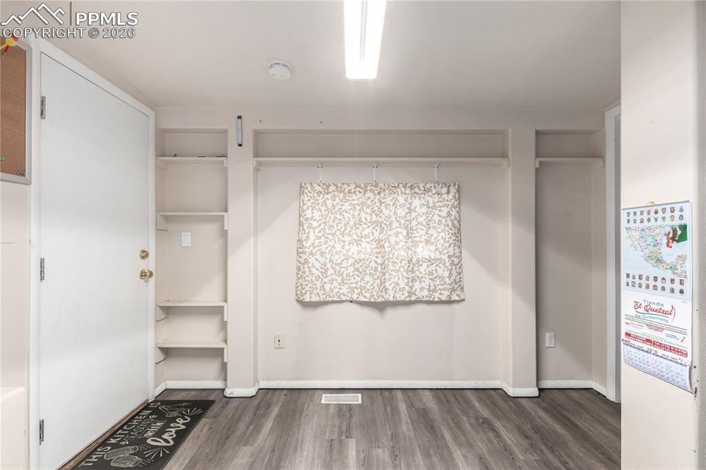 Image 21 of 35: Bedroom