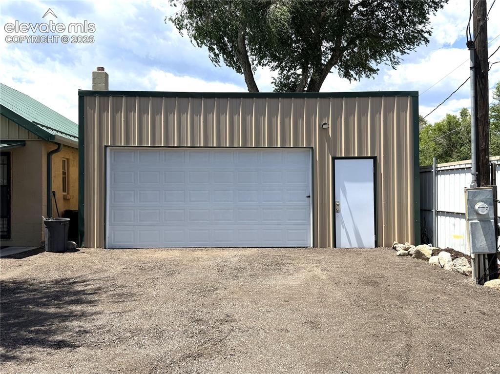 Image 5 of 7: Freestanding Garage