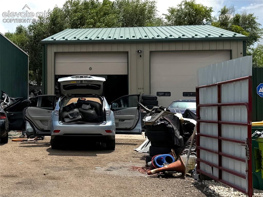 Image 7 of 7: Autoshop/Garage