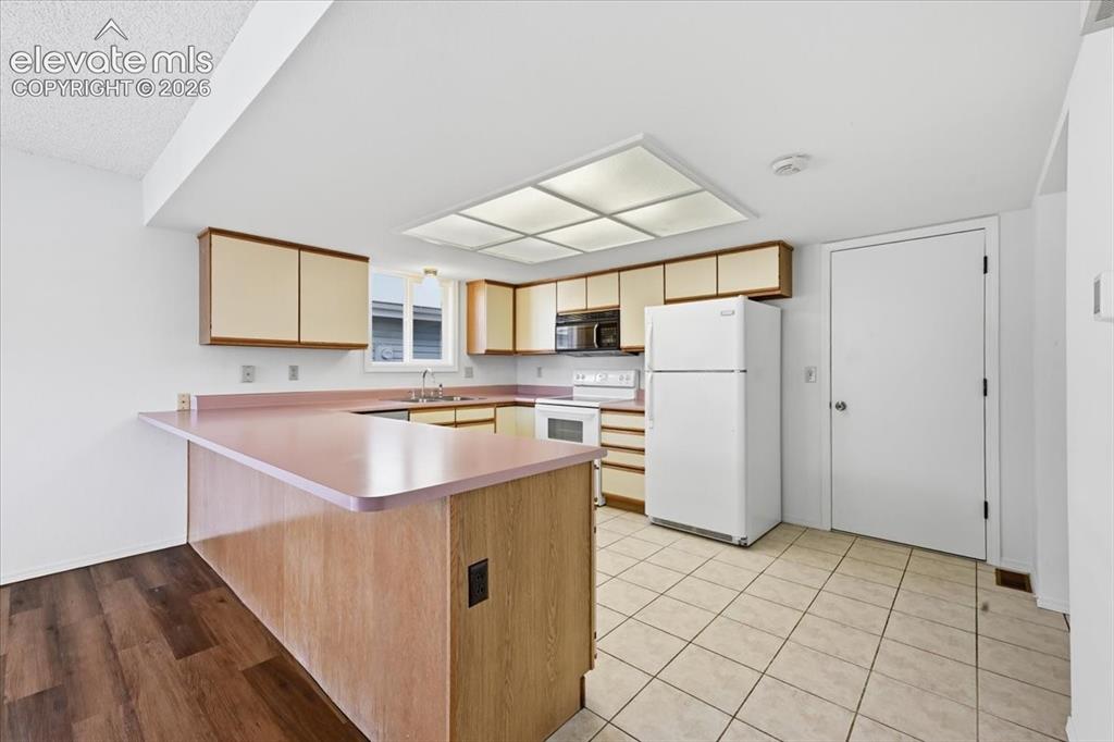 Image 9 of 26: Eat-in kitchen with ample cabinetry and a full appliance package at , Color