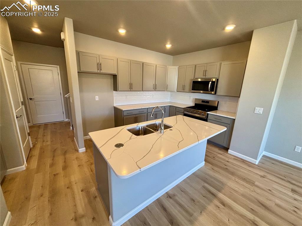 Image 7 of 21: Kitchen