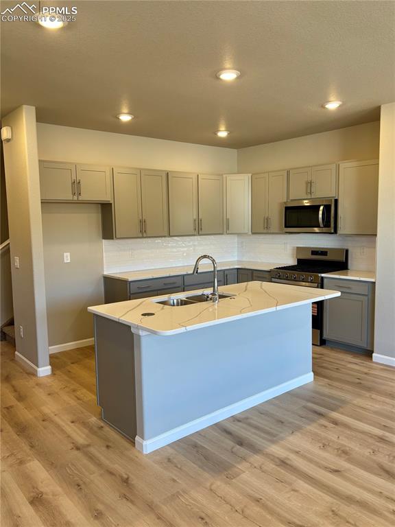 Image 8 of 21: Kitchen