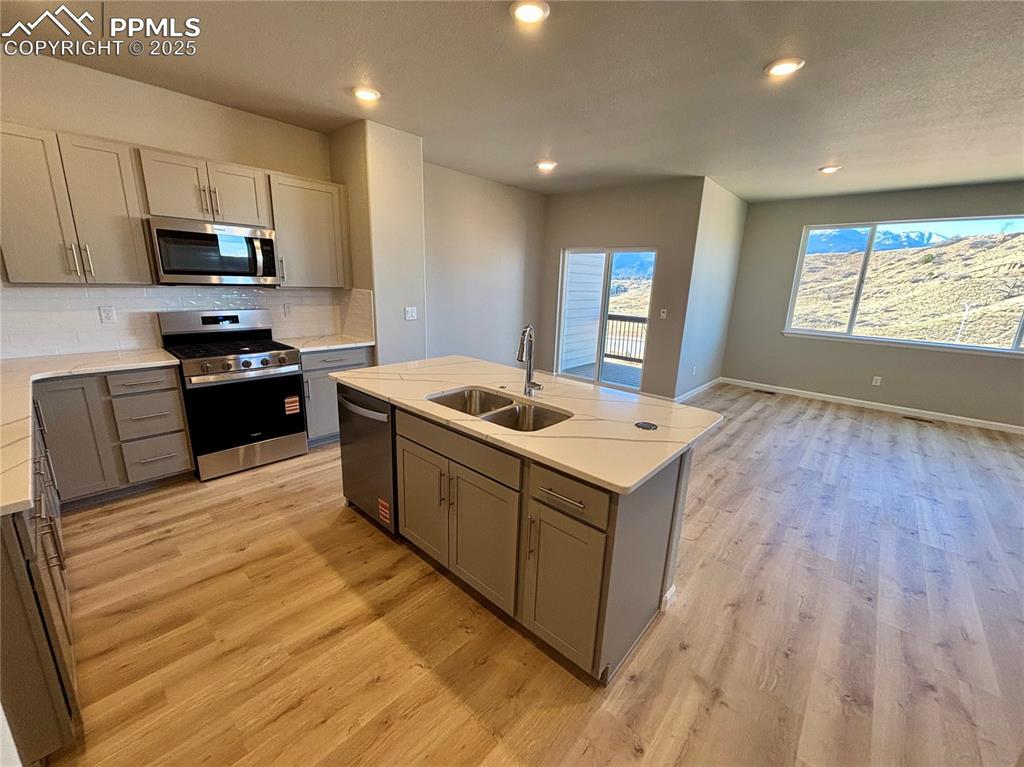 Image 9 of 21: Kitchen