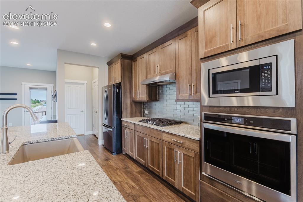 Image 8 of 45: Kitchen