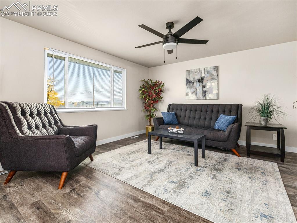 Image 2 of 23: Living Room