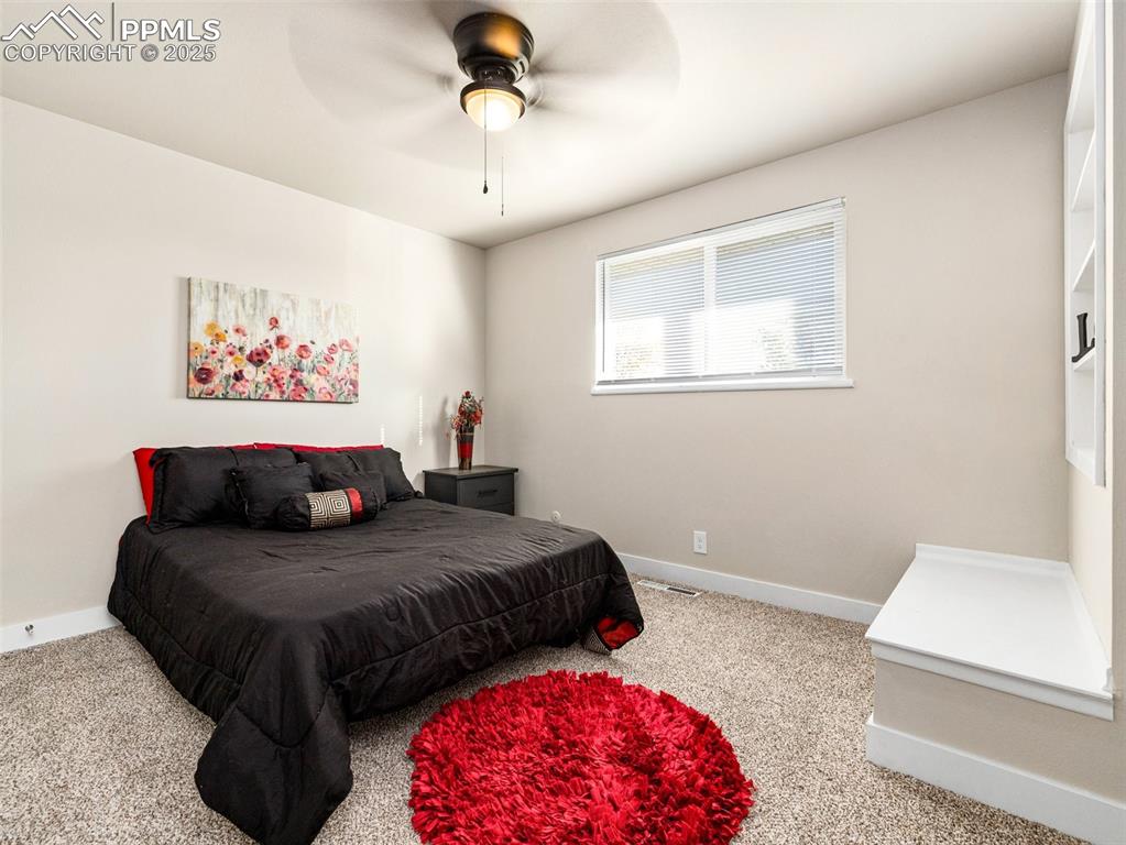 Image 8 of 23: Bedroom