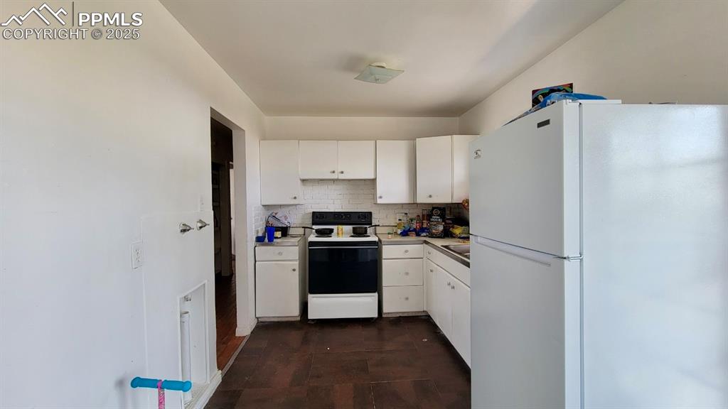 Image 17 of 18: Kitchen