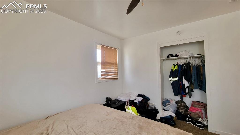Image 18 of 18: Bedroom