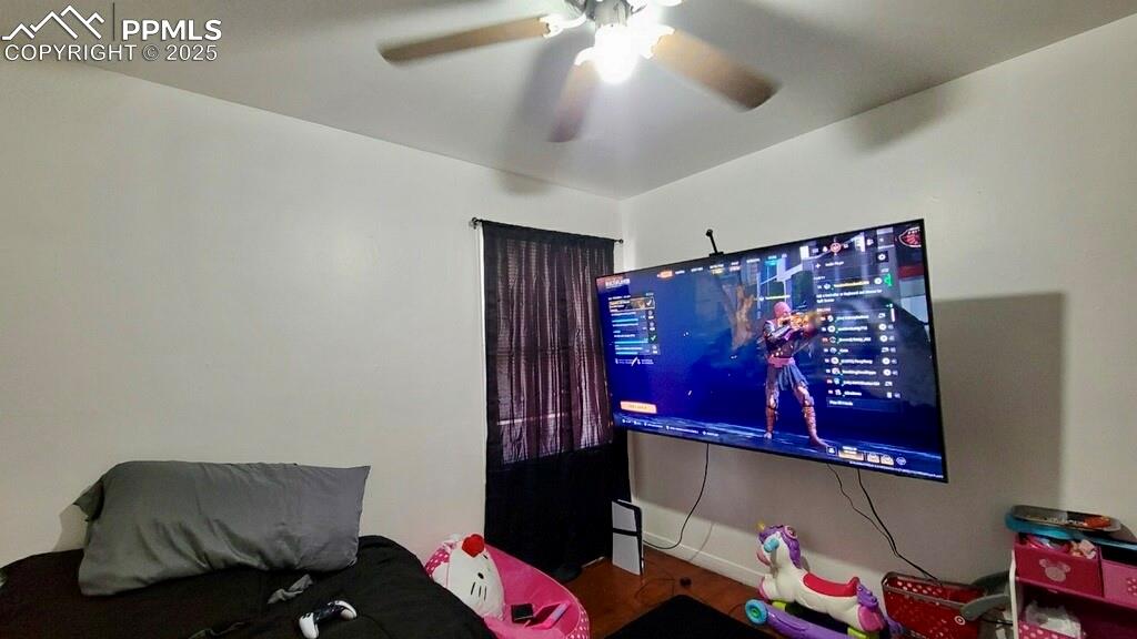 Image 9 of 18: Living Room