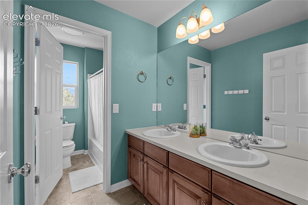Image 15 of 21: Bathroom